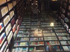 -钟书阁(松江泰晤士小镇店)