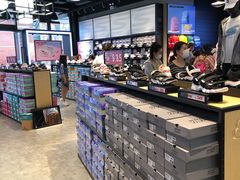 店内环境-SKECHERS 斯凯奇(上海国际时尚中心店)