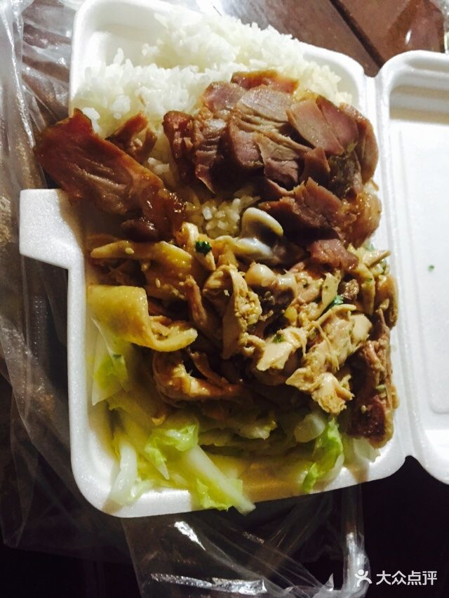 手撕鸡拼叉烧饭