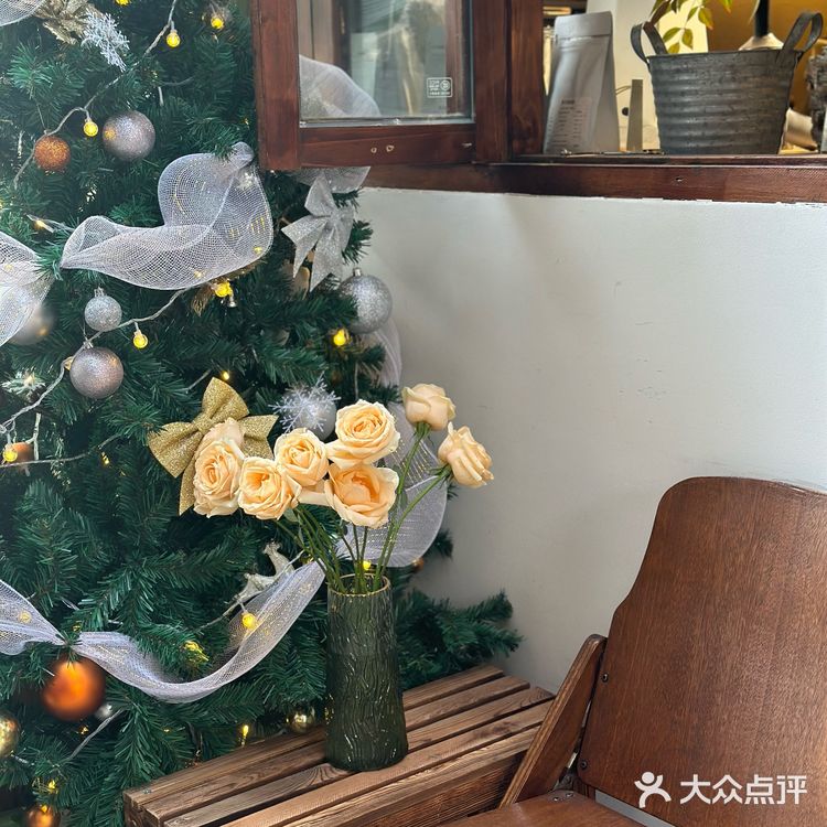 探店日记｜看得到黄鹤楼的咖啡店☕️