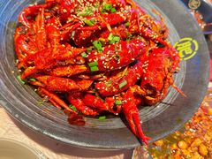 -肥肥虾庄·金牌油焖大虾(汉街SKP店)