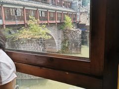 -临江餐馆二楼美食部落