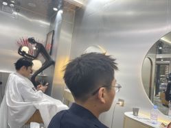 -Tloml salon
