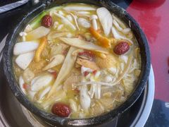 -南渝食府.墨脱石锅松茸鸡