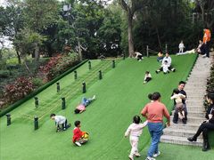 -青青世界