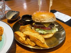 焦糖烤菠萝牛肉汉堡-魏斯理汉堡(西安沣东吾悦店)