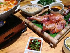 -老滇山寨•云南特色菜•地方菜•民族风情歌舞表演(金碧店)