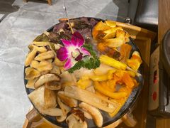 -一朵菌·野生菌探索家火锅(南亚店)