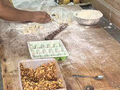 -孖妹上肉饺子馆