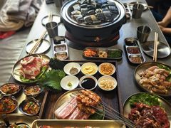 -围炉肉舍•炭烤活鳗•丹东海鲜烤肉(步行街店)