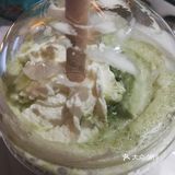 淡淡的抹茶绿 配上纯白的奶油