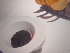 鱼子酱佐黄油土豆片-Le Bistrot de Racine