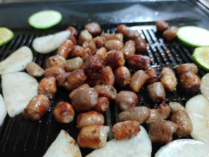 九溪特色烤小肠-"据说这条街是一条三步烤小肠三步精酿的地方.