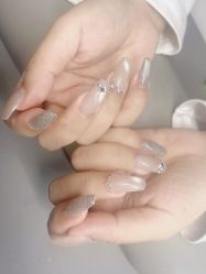 -小黑瓶美甲美睫