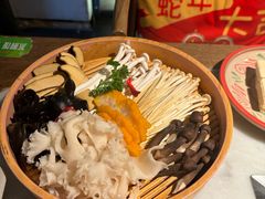 -尚尚仙·酸汤猪手·猪肚鸡火锅(华联万柳购物中心店)