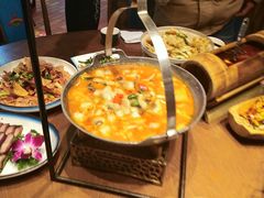 -老滇山寨•云南特色菜•地方菜•民族风情歌舞表演(金碧店)