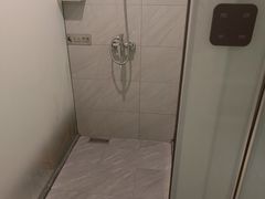 -潮漫酒店(北京通州环球度假区临河里地铁站店)