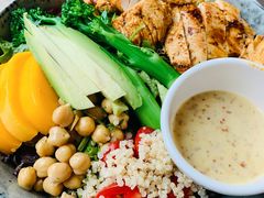 鸡肉牛油果芒果色拉-Wagas沃歌斯(杭州黄龙万科店)