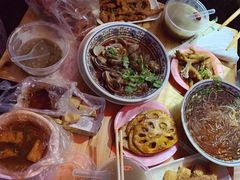 -爆炸头阿姨小四川正宗川味小吃(无任何分店)