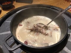 黑胡椒猪肚鸭架锅-三人行骨头王火锅(长寿店)