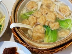 自制菌菇鱼面筋砂锅-光明邨大酒家(淮海路店)