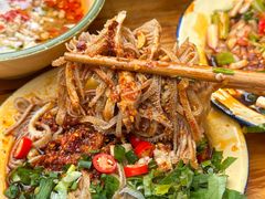 -拈签一笑黄牛肉辣卤串串