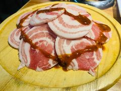 烤招牌厚切鲜猪五花-小米烤肉-泥炉炭烤(常营店)