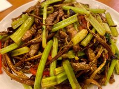 茶树菇炒牛柳-牧羊餐厅