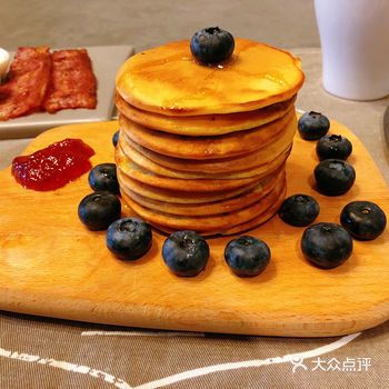 松饼是一款颜值高又简单又好吃的早餐，当然再简单它也讲