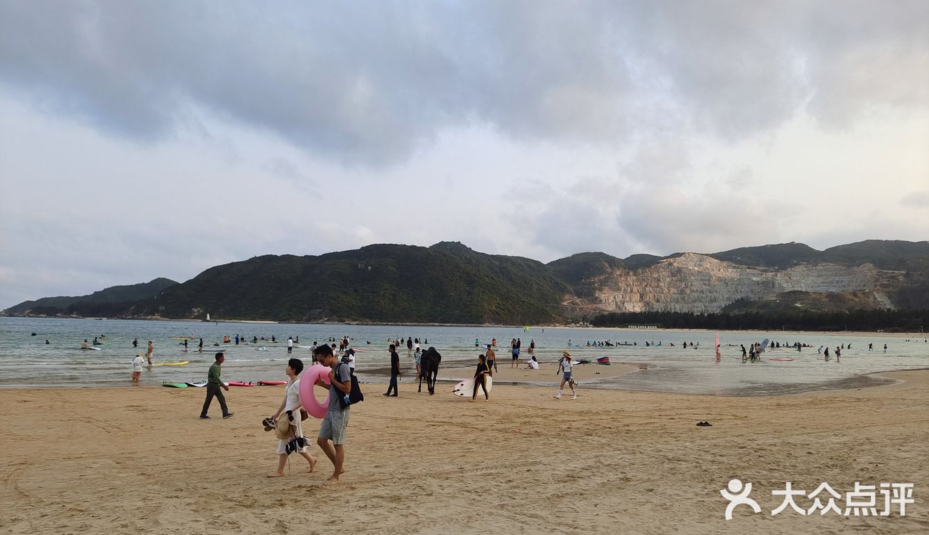 这里有冲浪基地，民宿