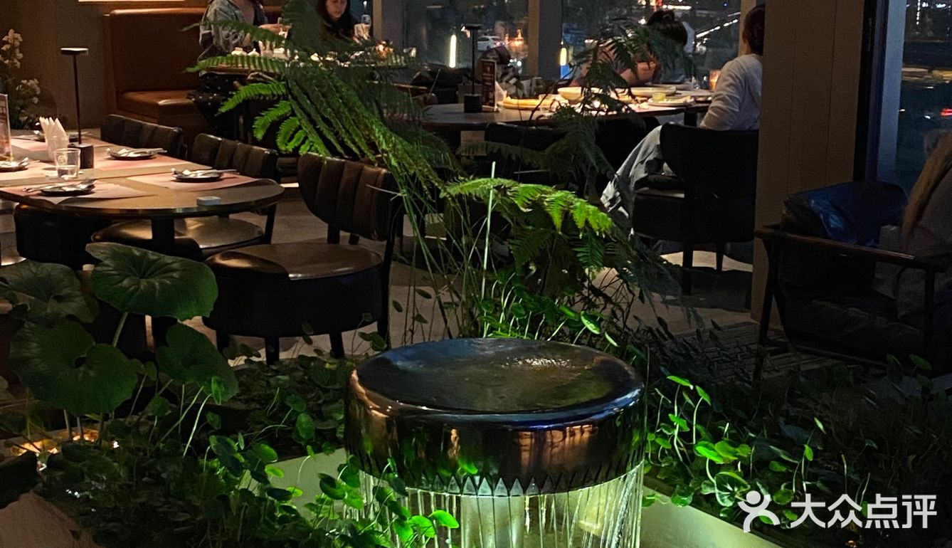 双子塔下的这家餐酒吧尊的美呆！！