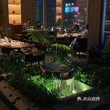 双子塔下的这家餐酒吧尊的美呆！！