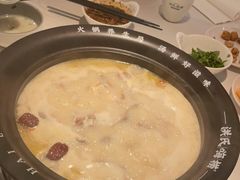 -洪氏嗨捞·广东猪肚鸡·椰子鸡火锅(西咸万象城店)