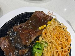 -汤姆家的牛排意面披萨(新城市广场店)