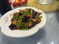 茄子烧豆角-大师傅金奖啤酒鱼(西街口总店)