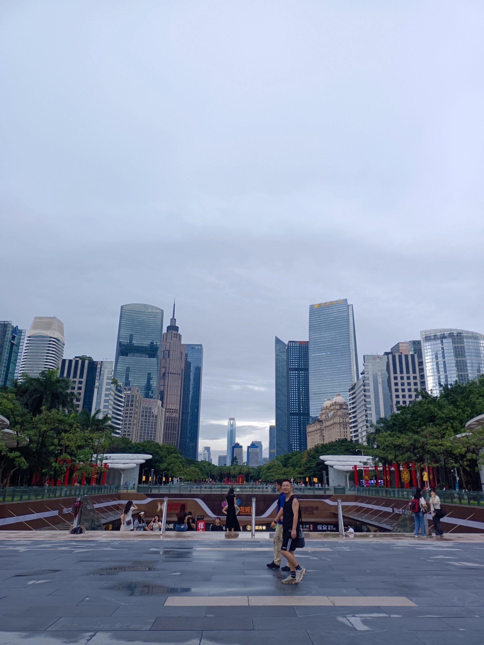 雨后的广州塔,珠江新城花城广场拍照好出片