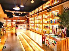 -新华里咖啡书吧(新华书店小寨店)