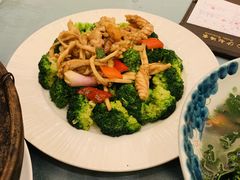 西蓝花炒土鱿-沙龙酒家