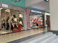 -王府井奥莱临潼小镇(临潼店)