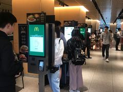 等位区-麦当劳(龙阳路店)