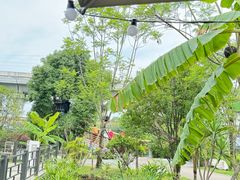 -茅草房·河畔园林火锅