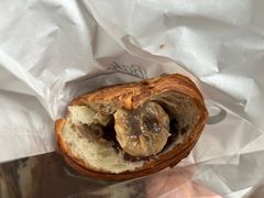 巧克力香蕉羊角包-OUR Bakery(三里屯太古里店)
