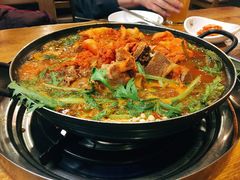 土豆排骨火锅-喇喇排骨火锅·传统韩式脊骨汤(望京西园总店)
