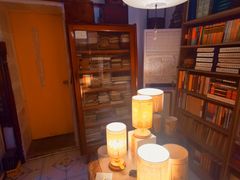 -邊城書店