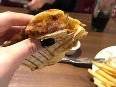 -拉亚汉堡经典餐厅(商城路店)