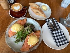 熏三文鱼班尼迪克蛋-ROAST coffee & eatery