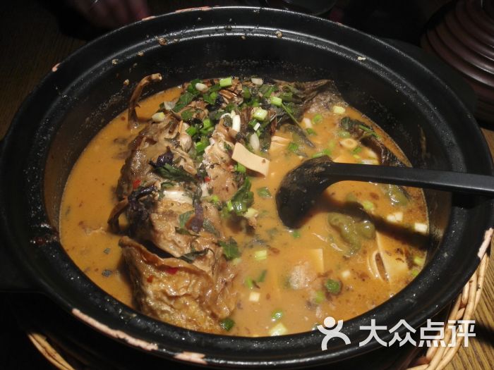 吃饭皇帝大|土家民族菜柴火稻草鱼图片 - 第1张