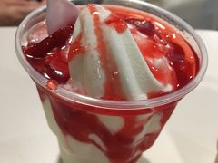 草莓新地-麦当劳(中山八路店)