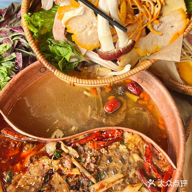 把整座云南花园搬进魔都的深夜食堂😫😫
