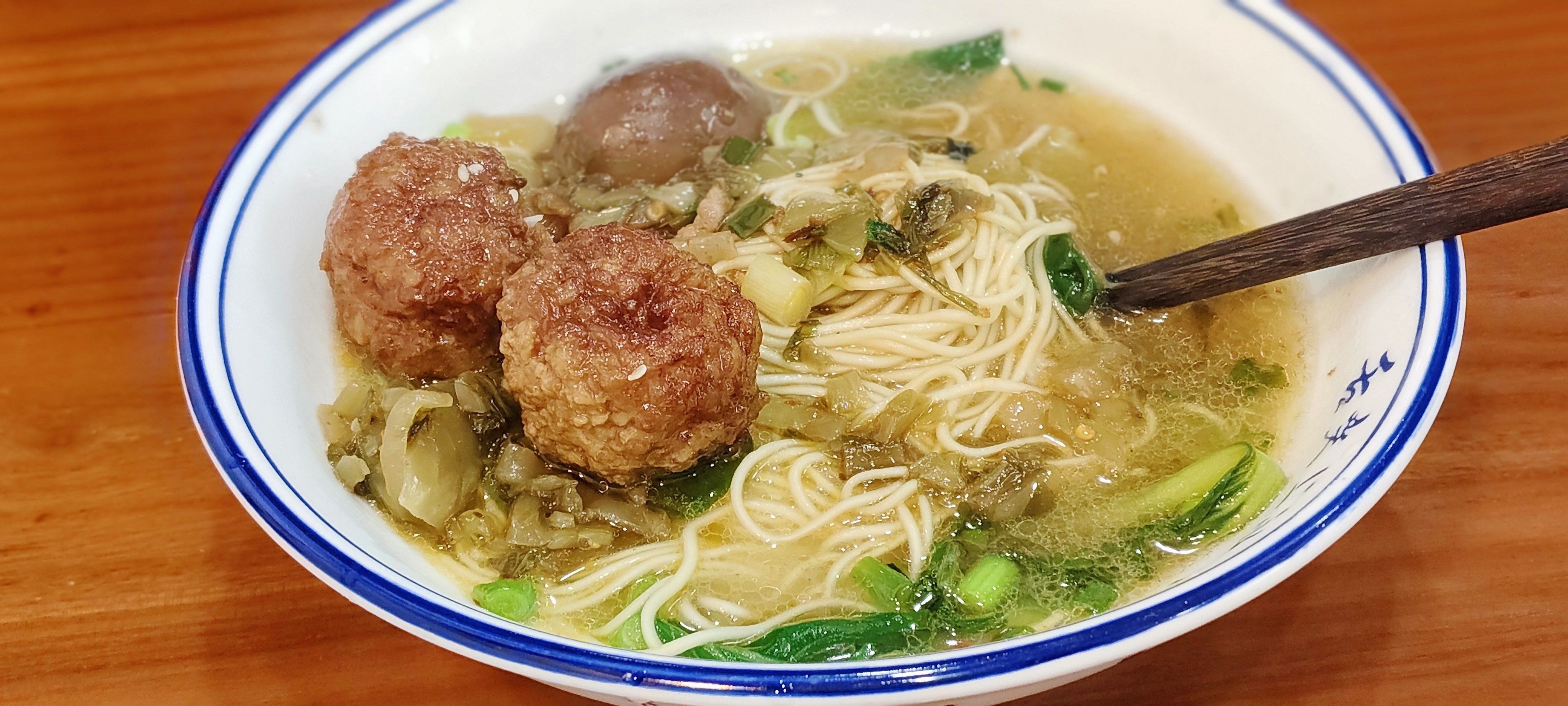 城湖州老面馆,一大早七点就有好多人吃面,这么一碗狮子头面➕卤蛋19